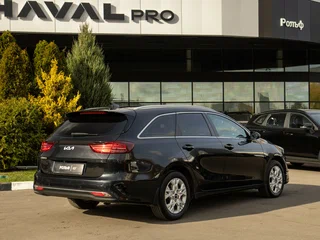 2022 Kia Ceed III Рестайлинг, чёрный, 1848000 рублей, вид 4