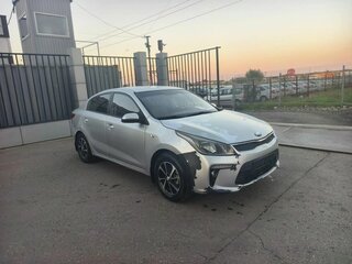 2017 Kia Rio IV, серебристый, 636000 рублей, вид 3