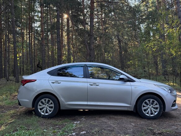 2019 Hyundai Solaris II, серебристый, 1370000 рублей - вид 5