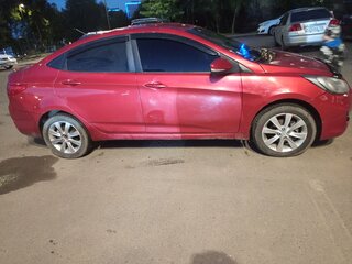 2011 Hyundai Solaris I, красный, 350000 рублей, вид 4