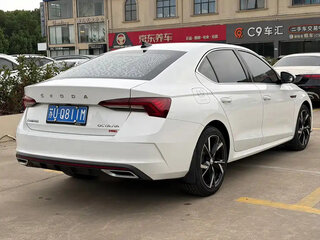 2021 Skoda Octavia IV (A8), белый, 1900000 рублей, вид 5