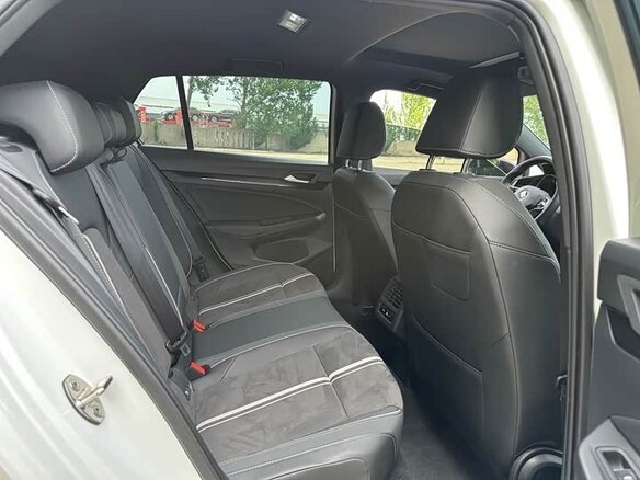 2023 Volkswagen Golf VIII, белый, 2100000 рублей - вид 10