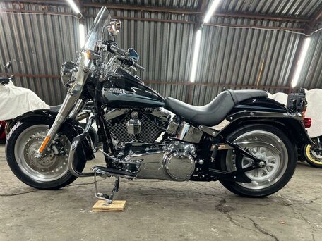 2010 Harley-Davidson Fat Boy, чёрный, 990000 рублей, вид 4