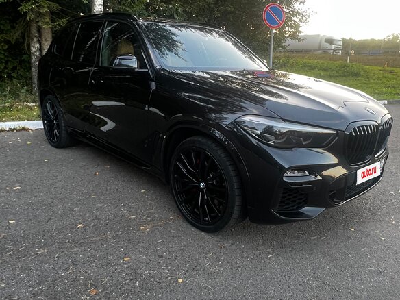 2021 BMW X5 40i IV (G05/G18), чёрный, 6990000 рублей - вид 3