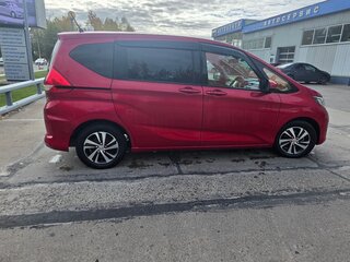 2018 Honda Freed+ II, красный, 1450000 рублей, вид 4
