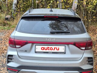 2022 Kia Rio X IV Рестайлинг, серебристый, 1900000 рублей, вид 2