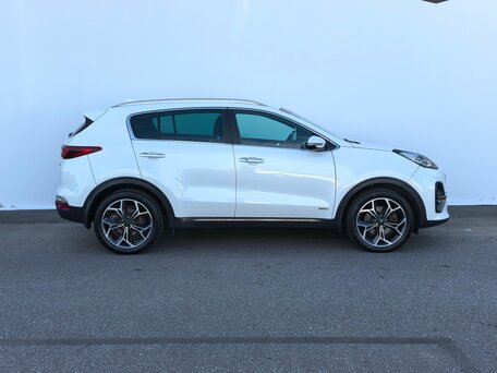 2020 Kia Sportage IV Рестайлинг, белый, 2150000 рублей, вид 3