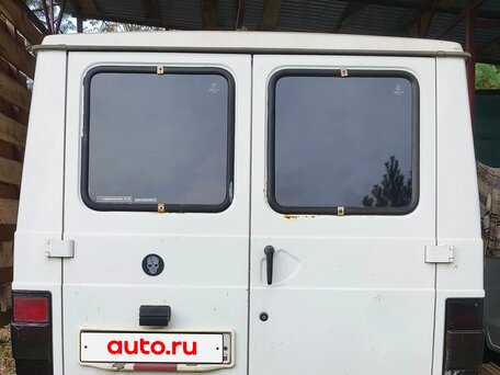 1995 Nissan Trade, белый, 225000 рублей, вид 2