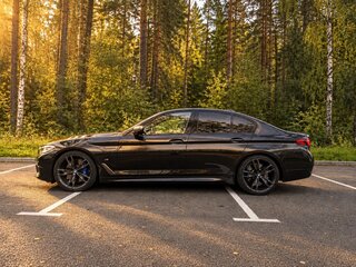 2021 BMW 5 серии M550i xDrive VII (G30/G31/G38) Рестайлинг, серый, 8490000 рублей, вид 5