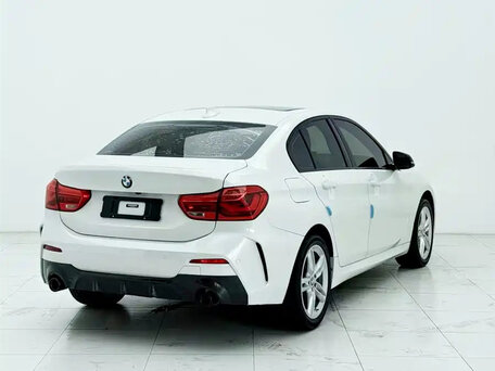 2022 BMW 1 серии 120i III (F52) Рестайлинг, белый, 1480000 рублей, вид 3