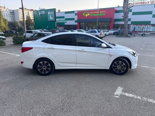 2016 Hyundai Solaris I Рестайлинг, белый, 899999 рублей, вид 3