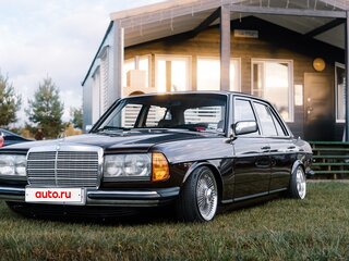 1982 Mercedes-Benz W123 230, коричневый, 1949999 рублей, вид 1