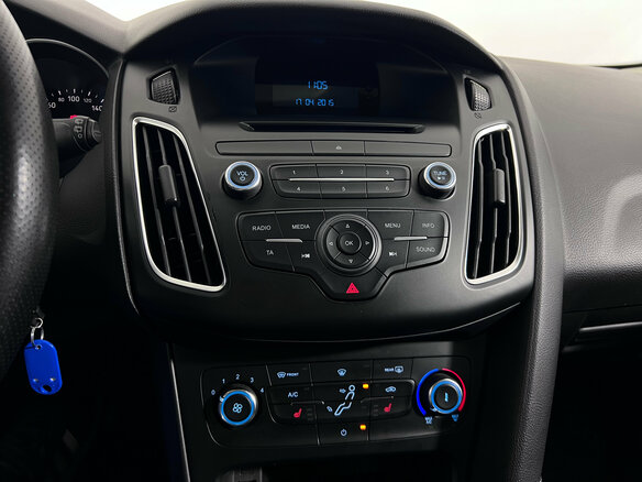 2015 Ford Focus III Рестайлинг, белый, 940000 рублей - вид 13
