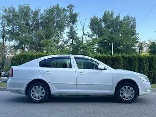 2012 Skoda Octavia II (A5) Рестайлинг, белый, 540000 рублей, вид 4
