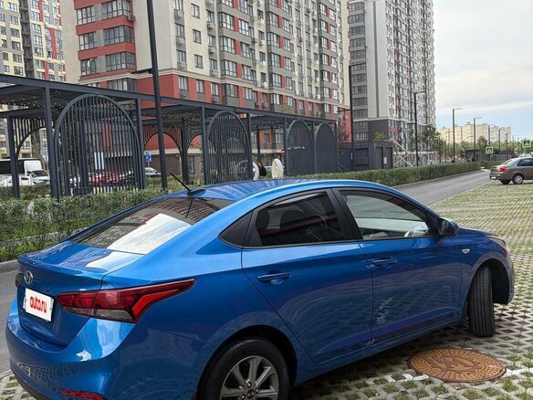 2018 Hyundai Solaris II, синий, 1070000 рублей - вид 3
