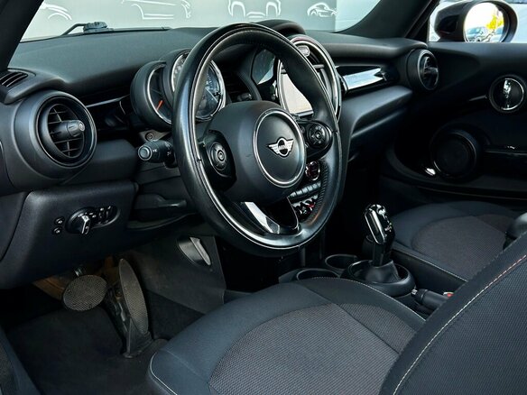 2021 Mini Hatch Cooper III (F55/F56) Рестайлинг, оранжевый, 2220700 рублей - вид 4