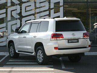 2020 Toyota Land Cruiser 200 Series Рестайлинг 2, белый, 7369000 рублей, вид 2