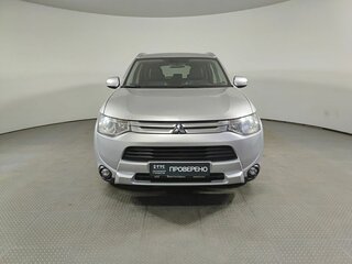 2014 Mitsubishi Outlander III Рестайлинг, серебристый, 1800000 рублей, вид 2