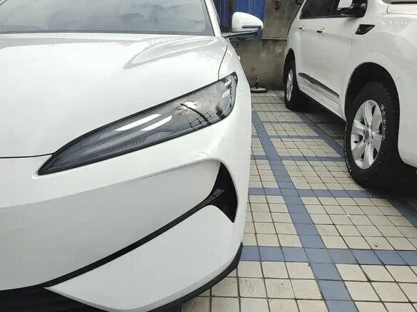 2025 BYD E7 57.6 kWh, белый, 1999111 рублей - вид 23