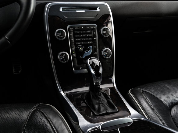 2014 Volvo XC70 II Рестайлинг, чёрный, 1899000 рублей - вид 12