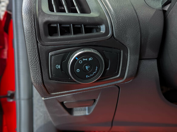 2012 Ford Focus III, красный - вид 18