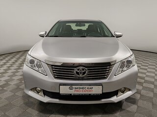 2014 Toyota Camry VII (XV50), серебристый, 1999000 рублей, вид 2