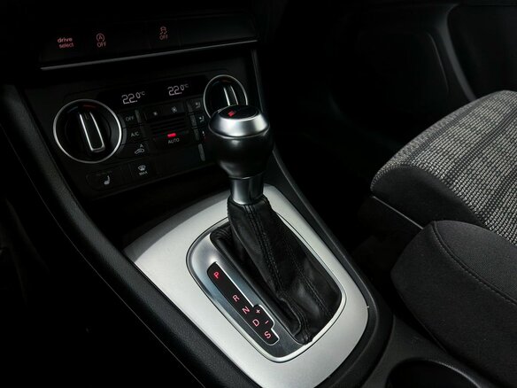 2015 Audi Q3 I (8U) Рестайлинг, белый, 1899000 рублей - вид 16