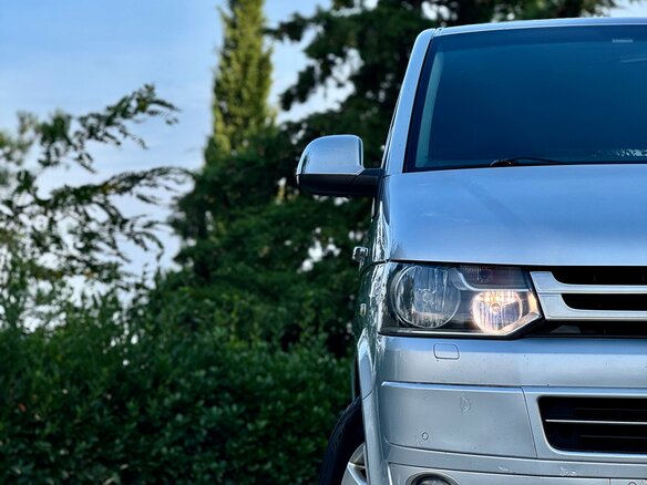 2010 Volkswagen Caravelle T5 Рестайлинг, серебристый, 1800000 рублей - вид 7