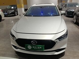 2019 Mazda 3 Axela III (BM) Рестайлинг, белый, 1850000 рублей, вид 3