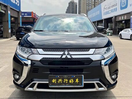 2022 Mitsubishi Outlander III Рестайлинг 3, чёрный, 1680000 рублей, вид 2