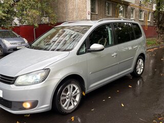 2013 Volkswagen Touran I Рестайлинг 2, серебристый, 1120000 рублей, вид 2