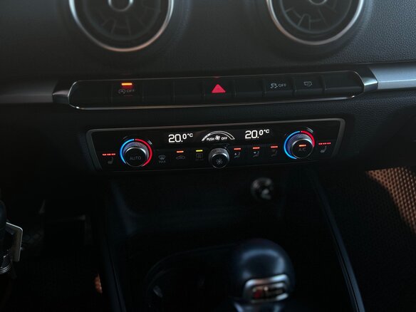 2018 Audi A3 III (8V) Рестайлинг, белый, 1650000 рублей - вид 17