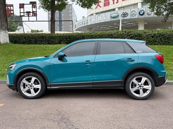 2022 Audi Q2 L 35 TFSI I Рестайлинг, голубой, 1710000 рублей - вид 2