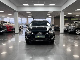 2013 Hyundai Solaris I, чёрный, 690000 рублей, вид 3