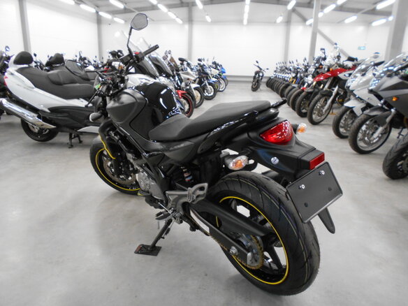 2014 Suzuki SFV 650 Gladius, чёрный, 430000 рублей - вид 5