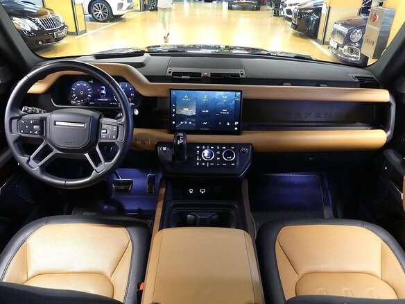 2023 Land Rover Defender 110 II, коричневый, 8455060 рублей - вид 4