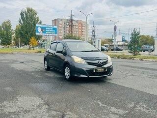 2013 Toyota Vitz III (XP130), серый, 759000 рублей, вид 4