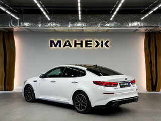 2019 Kia Optima IV Рестайлинг, белый, 2200000 рублей, вид 4