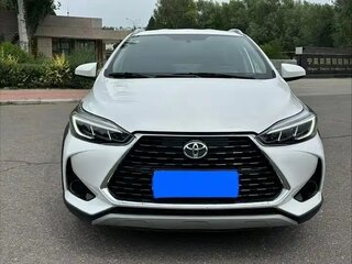 2023 Toyota Yaris L X XP150 Рестайлинг, белый, 1420000 рублей, вид 2