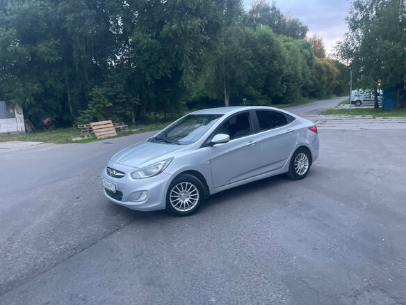 2012 Hyundai Solaris I, серебристый, 630000 рублей