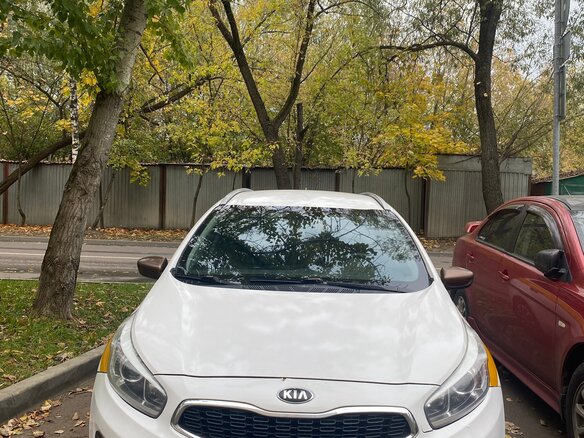 2017 Kia Ceed II Рестайлинг, белый, 815000 рублей - вид 1