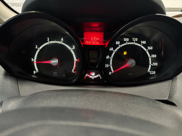 2008 Ford Fiesta Mk6, красный, 599000 рублей - вид 18