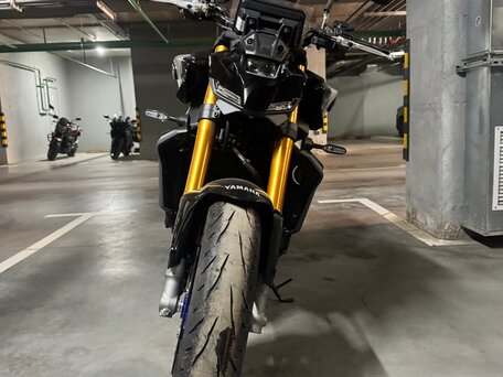 2025 Yamaha MT-09 (FZ-09), серебристый, 1500000 рублей, вид 4