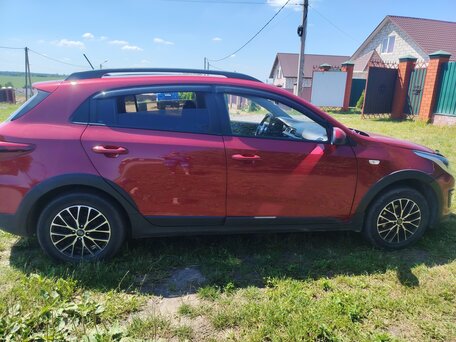 2019 Kia Rio X-Line IV, красный, вид 4
