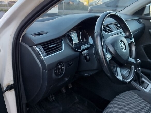 2014 Skoda Octavia III (A7), белый, 1400000 рублей - вид 9