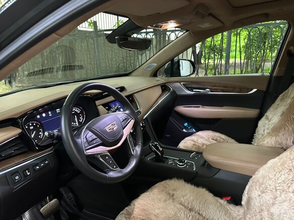 2021 Cadillac XT5 I Рестайлинг, серый, 5150000 рублей - вид 5