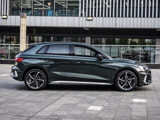 2024 Audi A3 Sportback 35 TFSI IV (8Y), зелёный, 1950002 рублей, вид 3