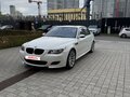 2008 BMW M5 IV (E60/E61), белый - вид 2