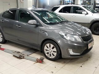 2013 Kia Rio 4-speed III, белый, 890000 рублей, вид 1
