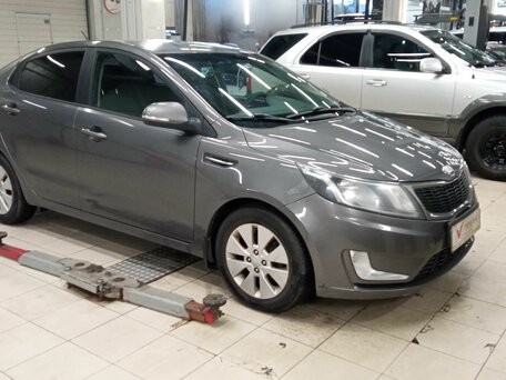 2013 Kia Rio 4-speed III, белый, 890000 рублей, вид 1